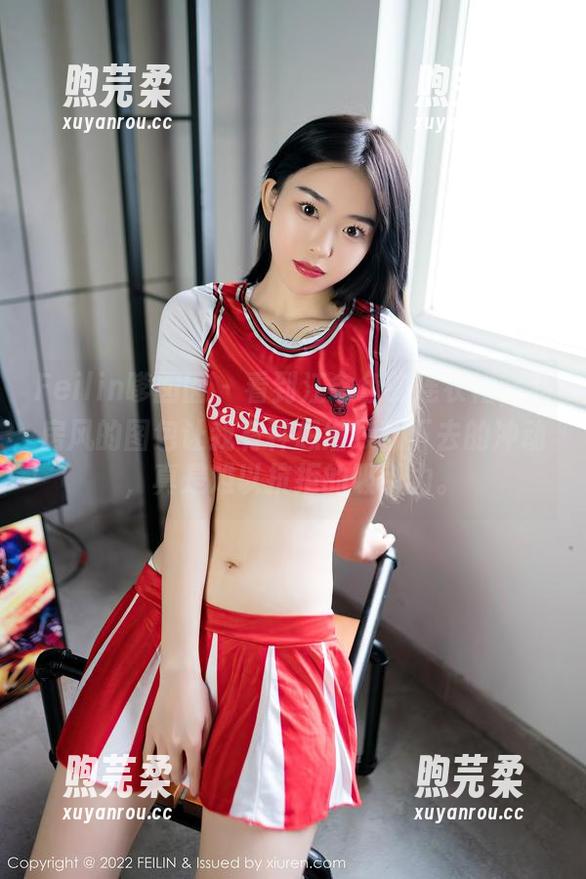 Feilin嗲囡囡 - 看到江念鱼的连衣裙，私房风的图包让我有种想继续翻下去的冲动，真是难以抗拒的吸引力。