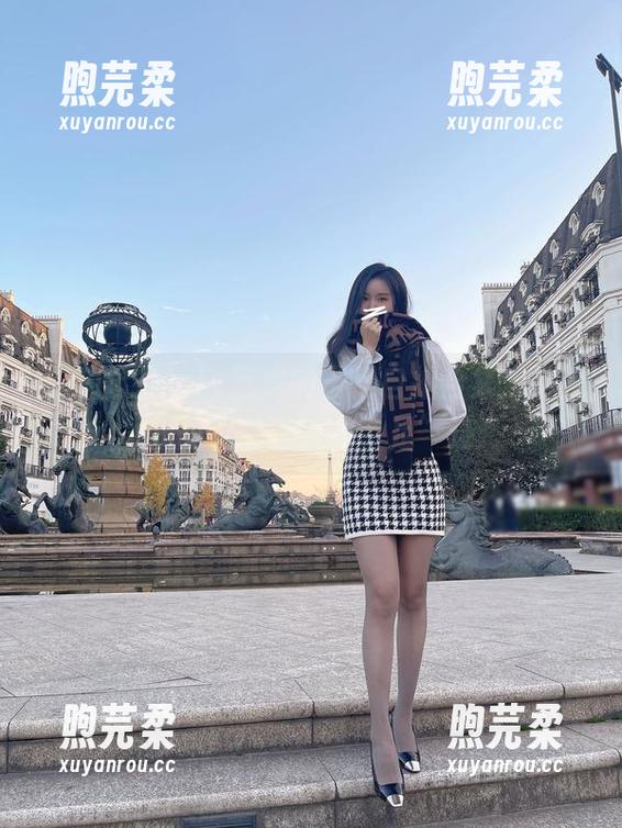 微密圈 - July芝岚的玉足自拍合集：这是我见过最迷人的“足”迹