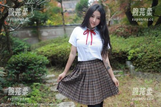 MFStar模范学院 - 编号小黑裙：刘飞儿Faye的私拍，吊带在一旁等着你来欣赏图片！
