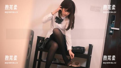 Quan冉有点饿 Quan冉有点饿,COS红裙秀,偶尔也想“装美食家”