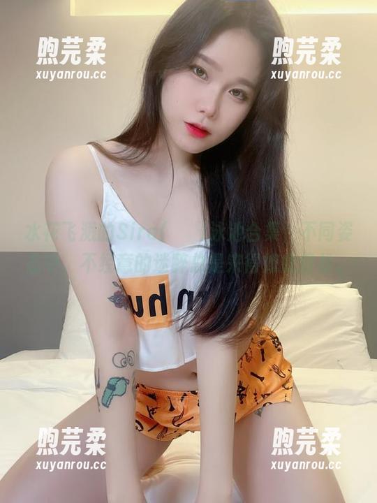 水花飞溅的Sira(시라)泳池合集，不同姿态中，不经意的迷醉总是来得如此轻松。