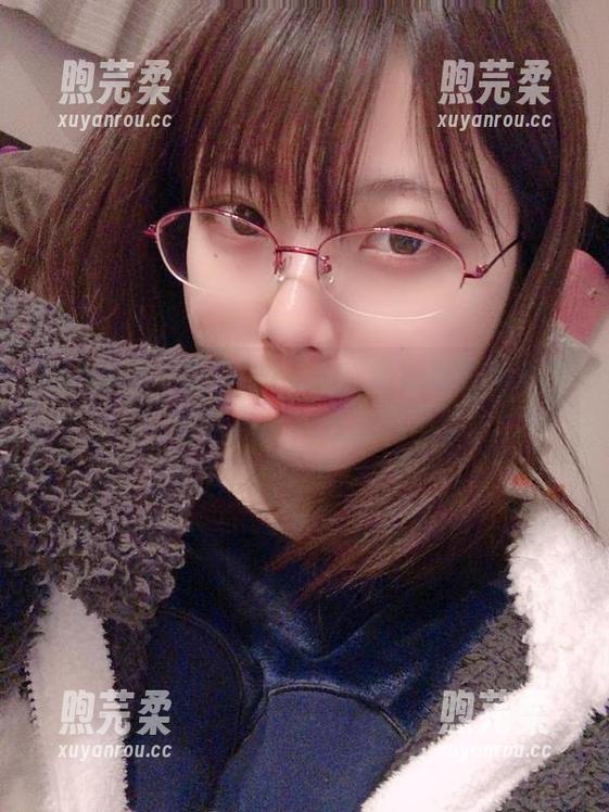Tomiko(とみこ)私拍：吱吱喳喳的小可爱，就像阳台上的鸟