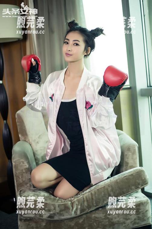 TouTiao头条女神-高萌萌 TouTiao头条女神 - 纯得出奇的高萌萌,让我想重温童年,无奈只剩下作品集可以下载。