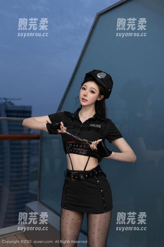 Xiuren秀人网 - 原图中的陈思琪，一脸懵逼地当女神，太真实！哈哈！