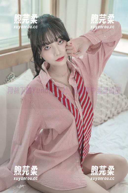 网袜下的Yuna(윤아)，私拍囊中羞涩的图包