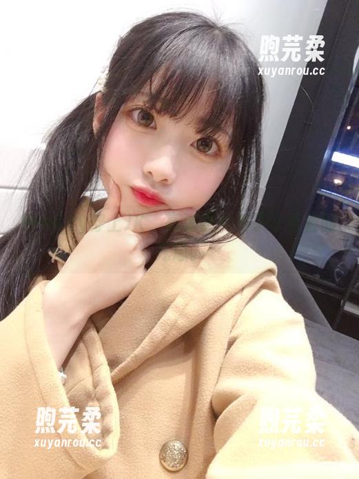 Wendy穿上JK，高清照片多了份青春的气息。