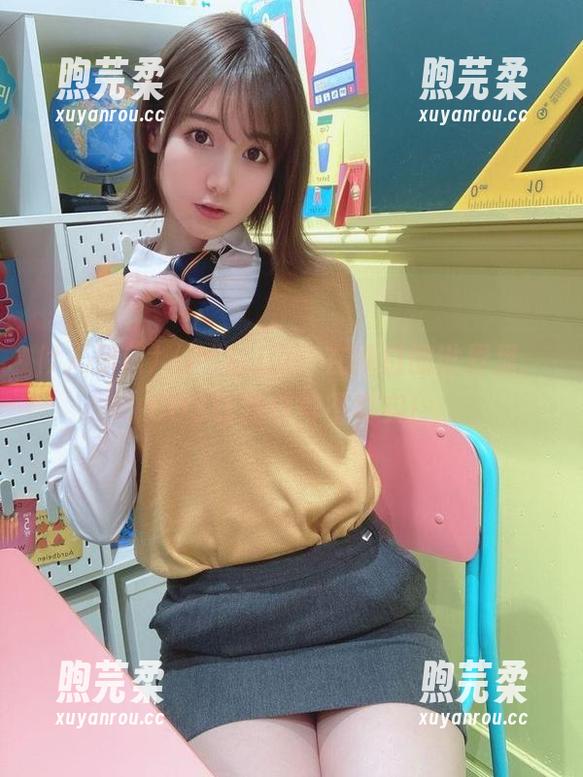 けん研(けんけん)说：在纯白的世界里，COS让我白得不真实！