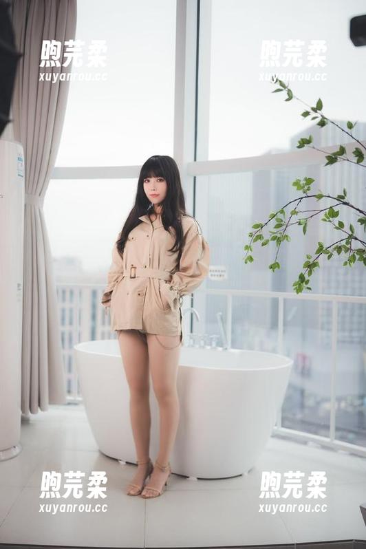 居然被一智智的蓝色闪粉击中了，我竟然没法自拔，这高清美图也太会撩了吧。