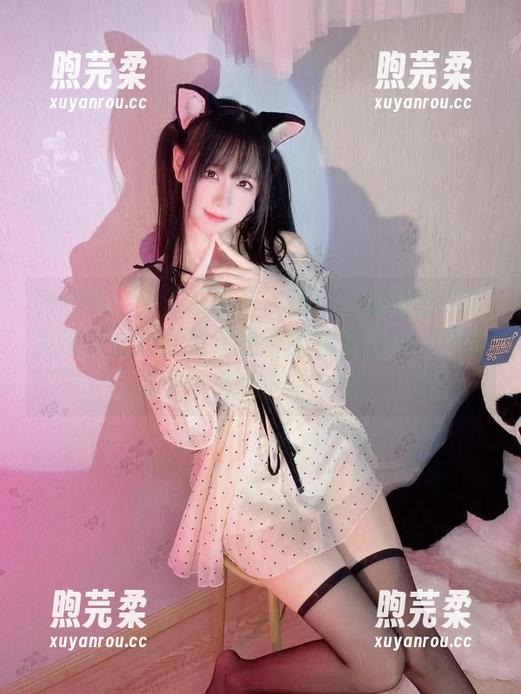 微密圈 - 十万口草莓粥粥！这最新的清纯写真，让我觉得自己活得如此复杂，不如就当个清纯小白来吧！