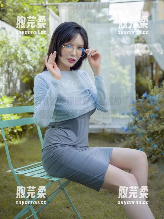 夏小秋秋秋的美腿刚好勾起我的“腿控”情结，高清图包嗨翻天！
