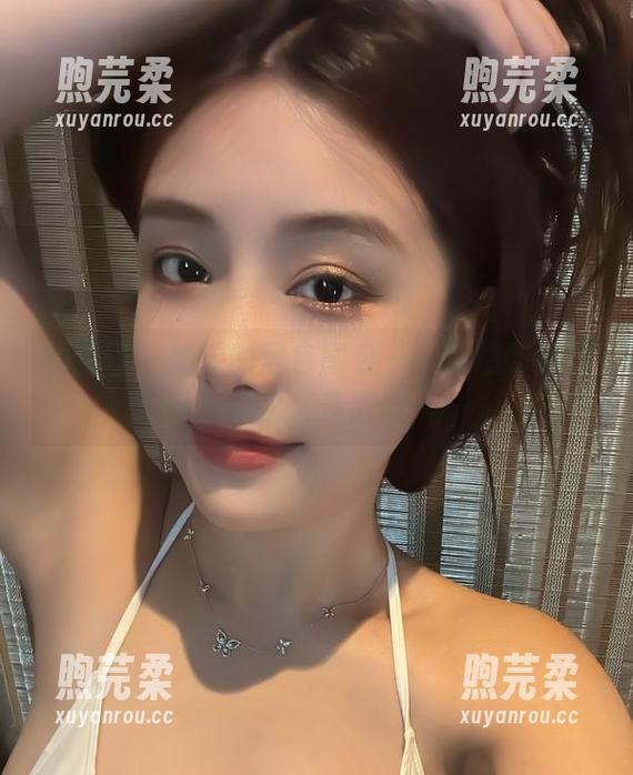 微密圈 - 奶雯的黑色图包——没想到黑也有这么多腔调