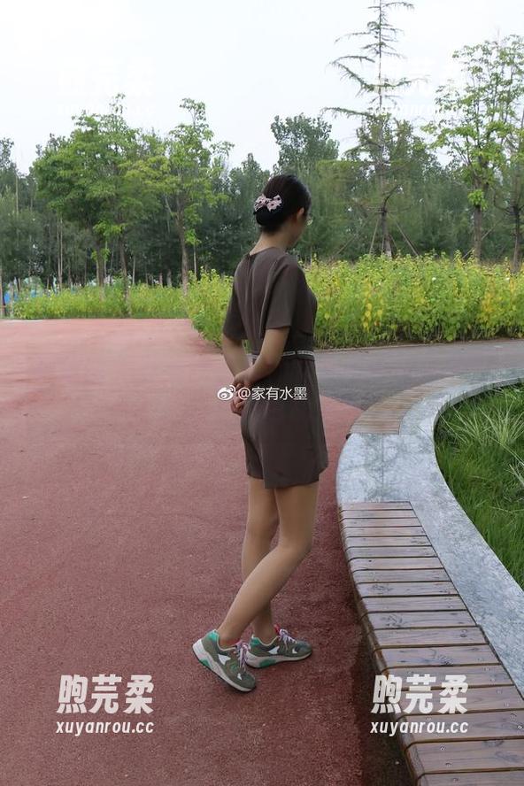 家有水墨老师 微密圈 - 家有水墨老师的私拍连衣裙原图,真是花色乱炫!