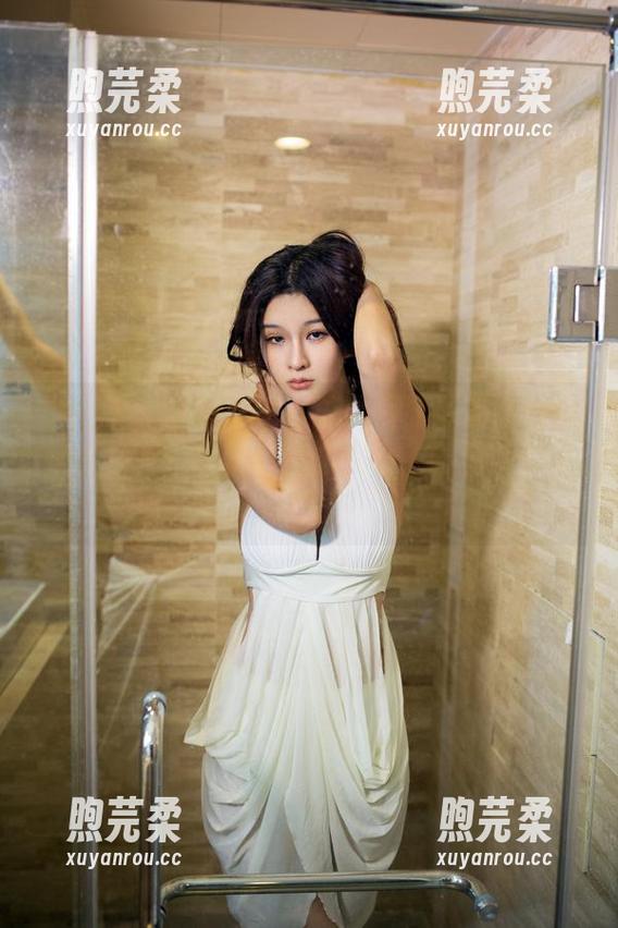 推女郎 - 我怎么觉得王馨瑶的泳衣图片像是在宣告“我就是沙滩女王”？原图再来一次！
