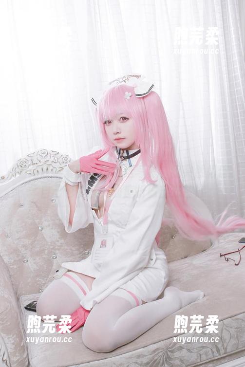 看完朝雾爱的这组精选写真，我突然相信自己也能在英仙座折射出光芒！