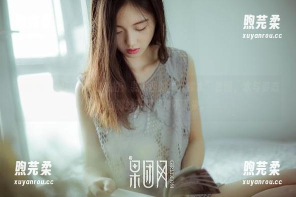 果团网-裴希西 果团网 - 抛开一切的私拍:裴希西的“死库水”套图,水与姿态之间的微妙平衡,停不下来。