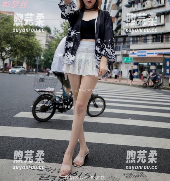 梦丝女神 - 香萱黑白写真：别不信，这些影像里的情绪恰到好处，让人想追问。