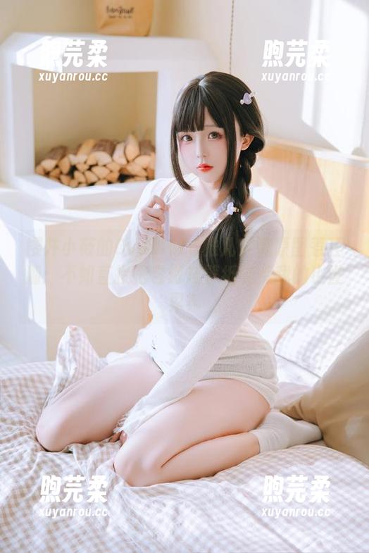 樱井小莜的Overlord雅儿贝德原图惹狂潮：不如直接把它做成壁纸装点我的小世界？