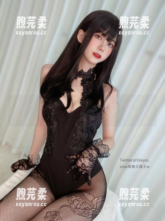 全套黑丝包臀，眼酱大魔王w又一次刷新了我的审美！