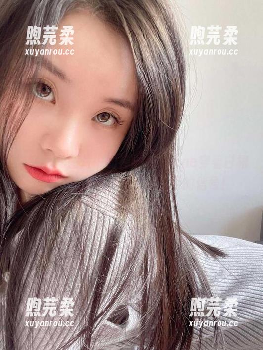 禅雨儿Lynne 微密圈 - 图片中的禅雨儿Lynne穿着白裙,仿佛在发出一种难以抗拒的信号!