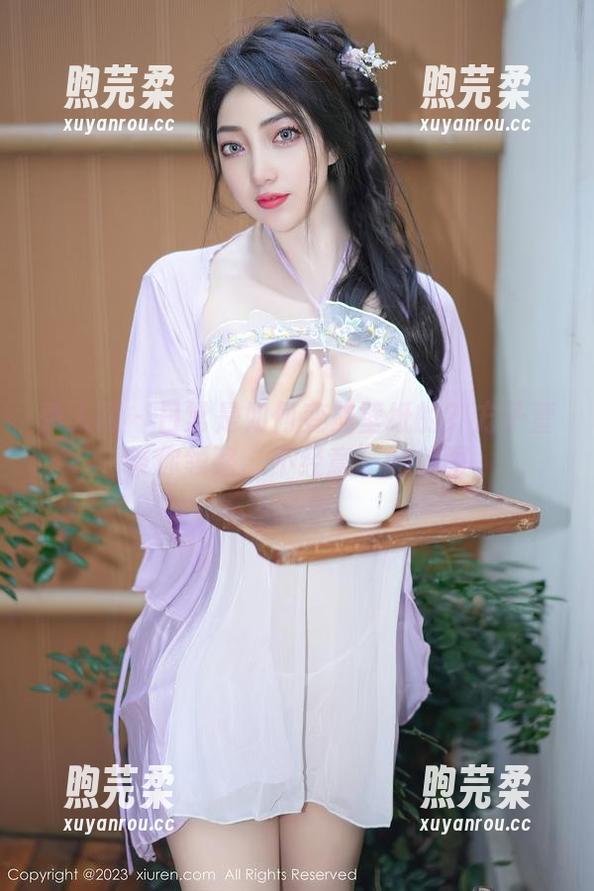 秀人网 - 日常是如何变成壁纸的？方子萱带你领略“不经意”的美图