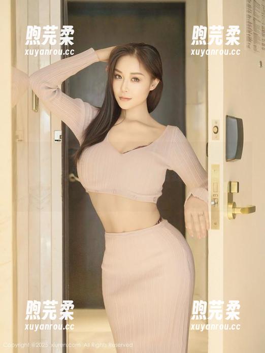 秀人网-杨晨晨 秀人网 - 杨晨晨:姐姐就是那种美图一秒出场的女生,照片里的自信我也想复制一下!