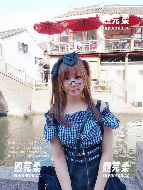 荒井喵喵 荒井喵喵的连体衣姿态,cos界的萌点,美图好像在悄悄倾诉什么?