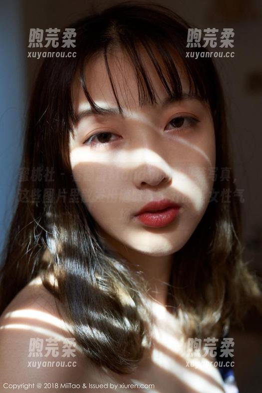 蜜桃社 - 看静香Mandy的职业装写真，这些图片里散发出随时要飞升的小女性气场。