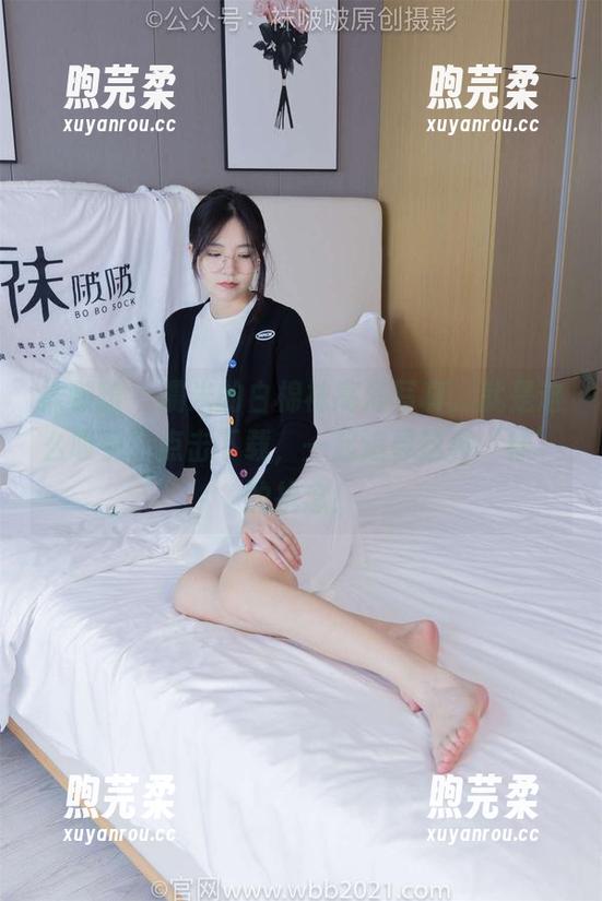 袜啵啵-糯米 袜啵啵 - 糯米的白棉袜高清写真,就是这么吸引!点击下载,一起追寻这种‘袜’的执念!