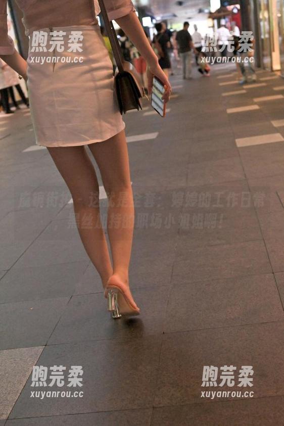魔镜街拍 - 这就是全套：婷婷的工作日常，黑丝加持的职场小姐姐啊！