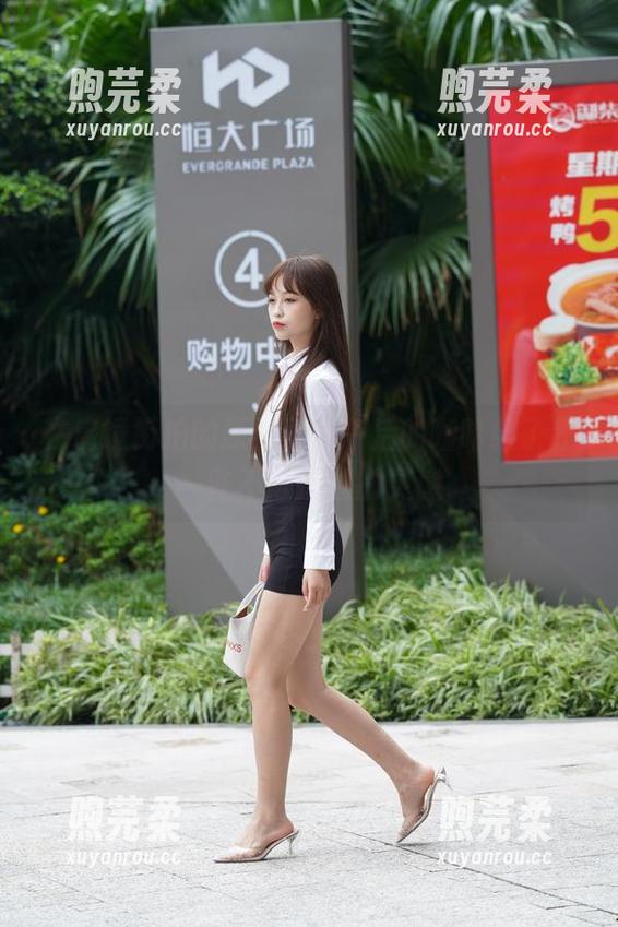 魔镜街拍 在魔镜街拍的原图里,午后的咖啡给了我一些不可描述的灵感